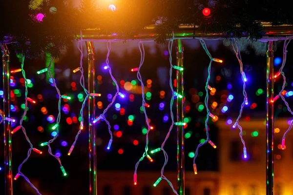 Grinaldas Multicoloridas Fundo Escuro Luzes Natal — Fotografia de Stock