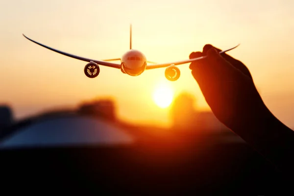 Conceito Apoio Ajuda Companhias Aéreas Avião Está Mãos Cuidadosas — Fotografia de Stock