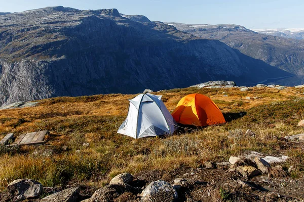 Две Палатки Норвежских Горах — стоковое фото