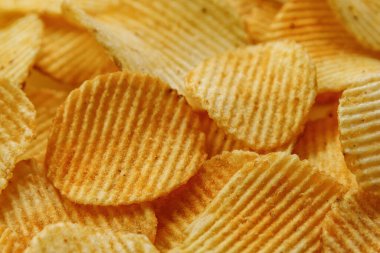 Oluklu Patates cipsi. Yemek arkaplanı. Üst görünüm.