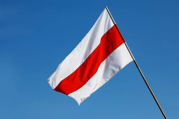 Biało Czerwono Biała Flaga Tle Błękitnego Nieba Historyczna Białoruś Autentyczna — Zdjęcie stockowe