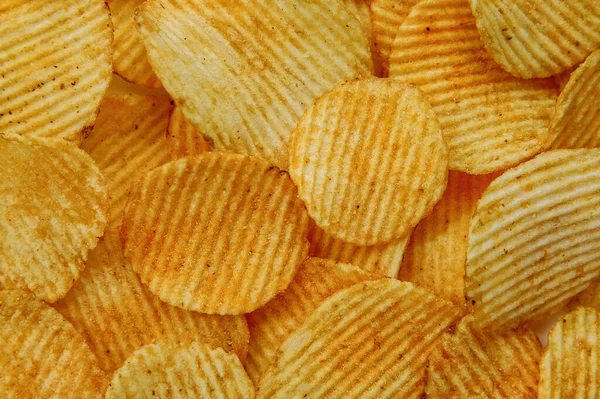 Korrugerade chips. Matbakgrund. Ovanifrån. — Stockfoto