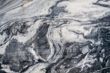 Terk edilmiş eski bir taş ocağının mermer duvarı. Arkaplan