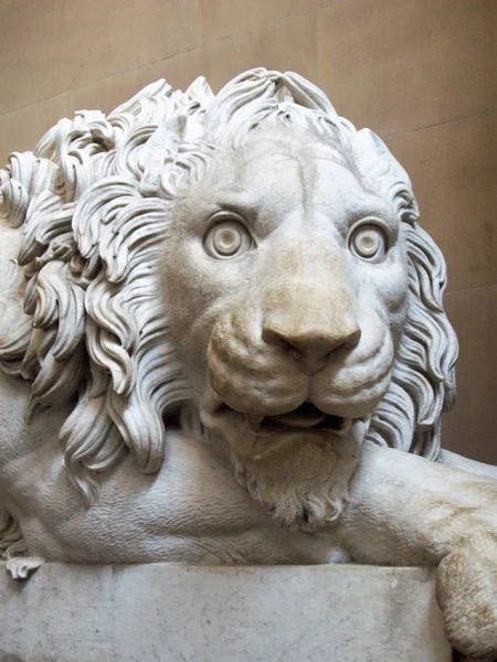 Grande Statue Lion Marbre Blanc — Photo