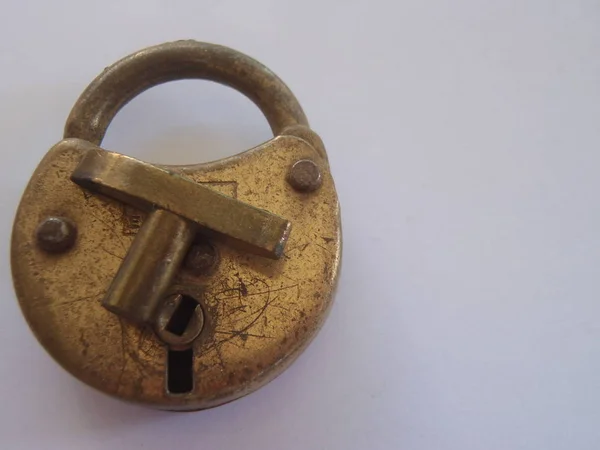 Starožitný Vintage Kolo Mosazný Visací Zámek Klíč — Stock fotografie