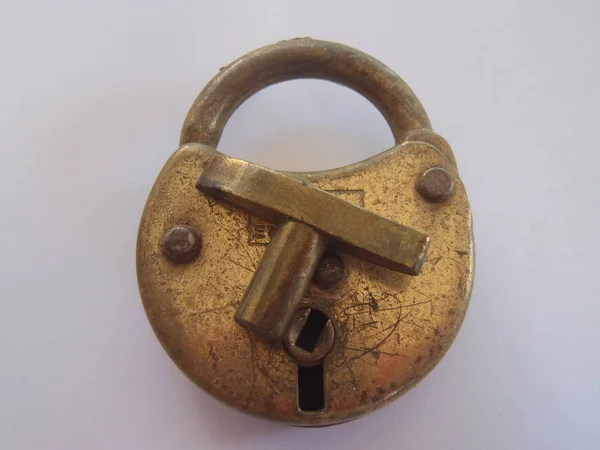 Antique Vintage Brass Padlock Key — Stock Photo, Image