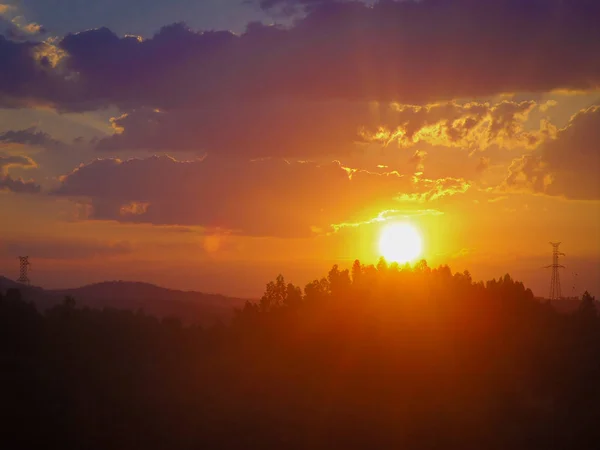 劇的な紫 青と黄色の夕日 — ストック写真