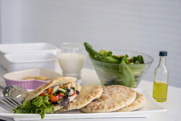  Salata ve zeytinyağı, un ve ekmek itme Ve süt, keton gıda, karbonhidrat obezite ve iyi sağlık azaltmak için