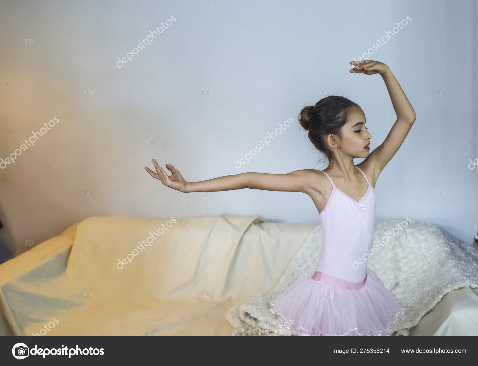 ufuldstændig fortov porcelæn Cute Little Girl Dreaming Becoming Ballerina Child Girl Dancing Play Stock  Photo by ©annvee14@YAHOO.COM 275358214