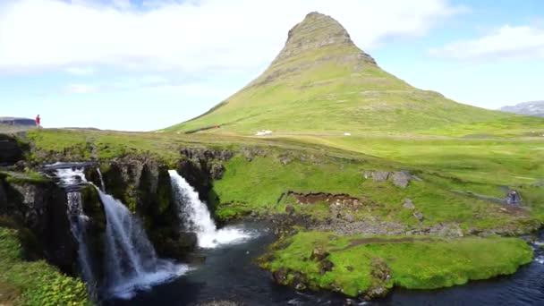 Krajobrazy Wodospady Góra Kirkjufell Lato Islandii — Wideo stockowe