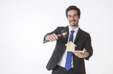 bir mülkiyet anlaşmazlığında arabuluculuk avukat . Müzayedeci bir mülk satışını deviriyor. Gayrimenkul satış ihale concep.
