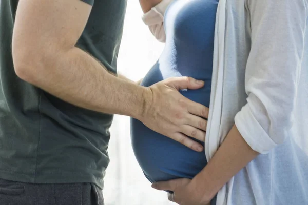 Zwanger Vrouw Houden Haar Buik — Stockfoto