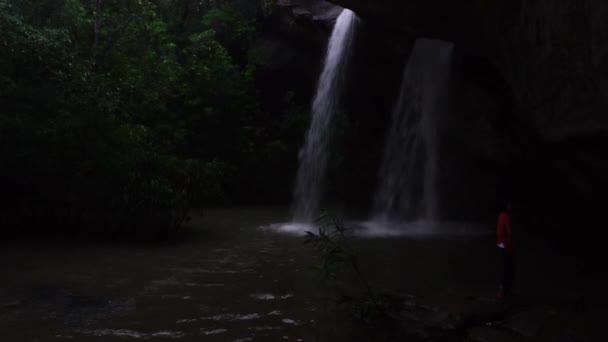 Namtok Saeng Chan Vagy Namtok Saeng Chan Vízesés Kis Vízesés — Stock videók