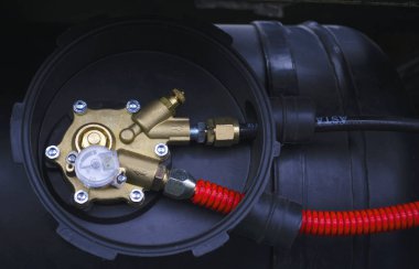 Bir arabanın gaz tesisatı için valf. Sıvı gaz, gaz şişesi. VAZ için HBO. Araba servisi için. HBO kurulumu.