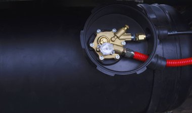 Bir arabanın gaz tesisatı için valf. Sıvı gaz, gaz şişesi. VAZ için HBO. Araba servisi için. HBO kurulumu.
