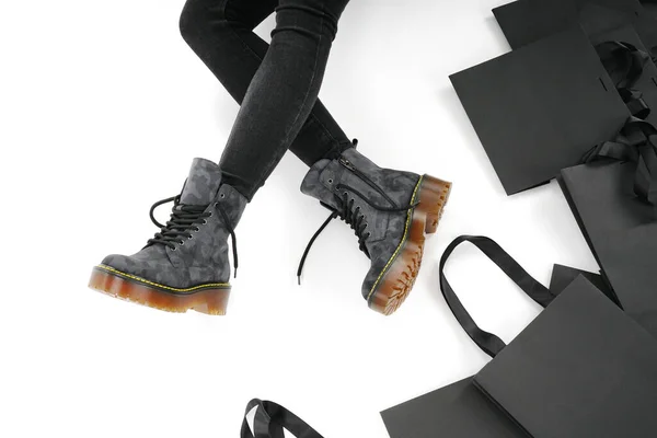 Mulher Sapatos Couro Preto Partir Nova Coleção Sobre Pernas Uma — Fotografia de Stock