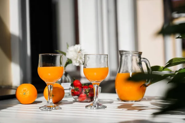 Continental Breakfast Hotel Terrace Oranges Juice Belgian Waffles Fruit — Stock Photo, Image