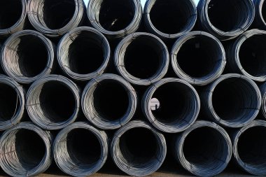 Büyük rulo makro fotoğraftaki metal kablolar. endüstriyel kablo