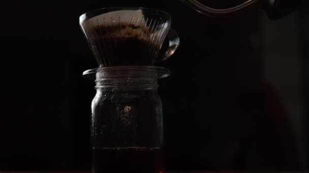 Café Brassé Dans Une Casserole Verre Clair Écoulement Goutte Goutte — Video