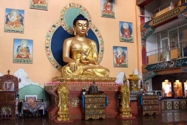 Ulan-Ude, Rusia, 03. 20. 2019 en una iglesia budista Rinpoche Bagsha . — Foto de Stock