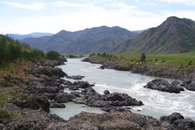 Güzel havalarda Altai Dağları 'nın güzelliği yaz aylarında.
