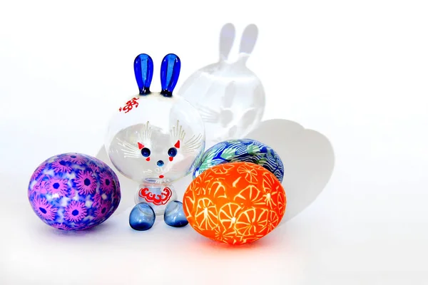 Easter bunny and painted eggs - Easter symbol — Stock Photo, Image