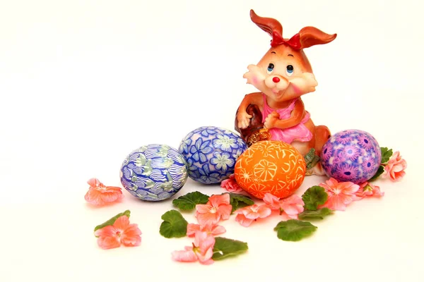 Easter bunny and painted eggs - Easter symbol — Stock Photo, Image