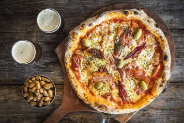 masada zeytin ve biber ile jambon pizza 