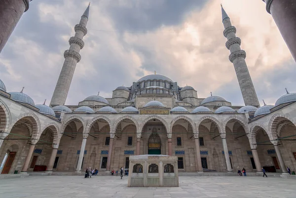 Стамбул Турция Апреля 2017 Года Мечеть Сулеймание Небольшим Количеством Туристов — стоковое фото