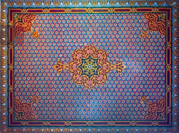 Bunte Hölzerne Kunstvolle Decke Mit Floralen Und Geometrischen Mustern Historischen — Stockfoto