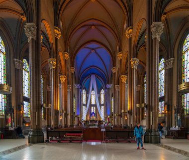 Istanbul, Türkiye - 18 Nisan 2017: İç in St. Anthony Padua Kilisesi, Istanbul'daki en büyük Roma Katolik Kilisesi