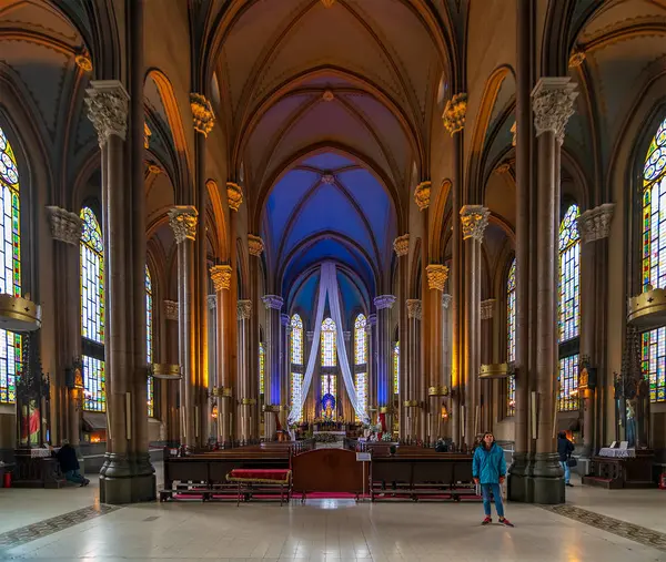 Istanbul, Türkiye - 18 Nisan 2017: İç in St. Anthony Padua Kilisesi, Istanbul'daki en büyük Roma Katolik Kilisesi