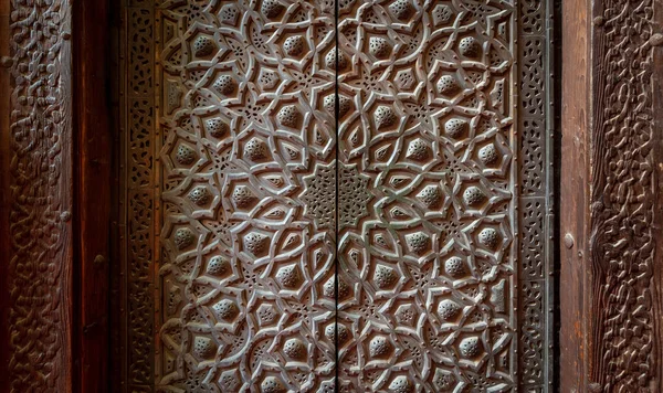 Bronzová Deska Dveře Ozdoby Mešita Sultána Hasana Zdobené Květinovými Geometrickými — Stock fotografie