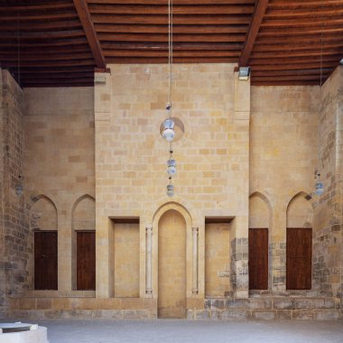 Eski Kahire, Mısır ile oyulmuş tuğla taş duvar, Darb Al Labana district, mihrap (niş) Al-Muayyedi Bimaristan tarihi binanın genel Camii bağlı
