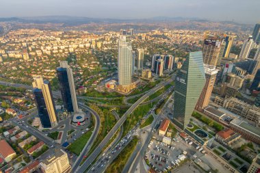 Istanbul, Türkiye - 23 Nisan 2017: Istanbul şehir Istanbul Sapphire gökdelen gün batımından önce boğaz bakan görünümden