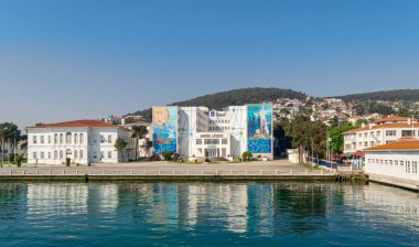 Deniz Lisesi Heybeliada ada (ikinci büyük Prens Adaları) Marmara Denizi, İstanbul 'un güneydoğusunda yer alan,