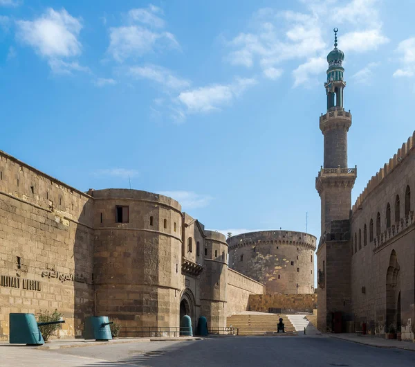 国家军事博物馆和开罗城堡萨伊德萨里亚清真寺之间的通道 埃及萨拉赫 阿尤比城堡 — 图库照片