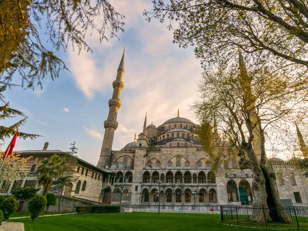 Außenansicht der Sultan Ahmed Moschee, Blaue Moschee, Istanbul, Türkei — Stockfoto