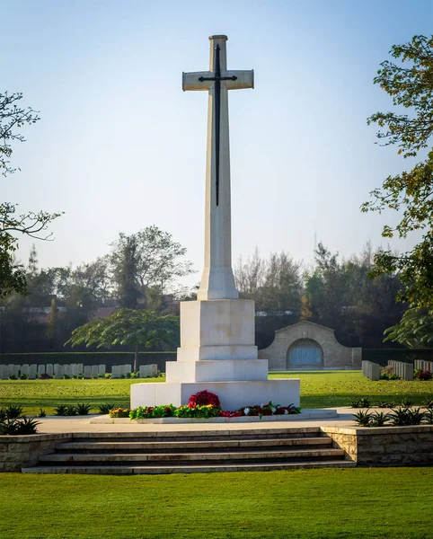 Monumento a la Cruz del Sacrificio, Cementerio de Guerra de la Mancomunidad de Heliópolis — Foto de Stock