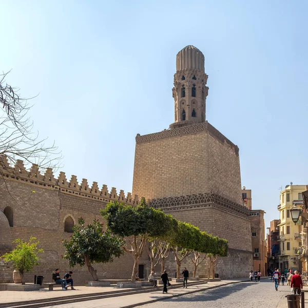 Minaret historycznego meczetu Al Hakim-The oświecony Meczet, Moez Street, Kair, Egipt — Zdjęcie stockowe