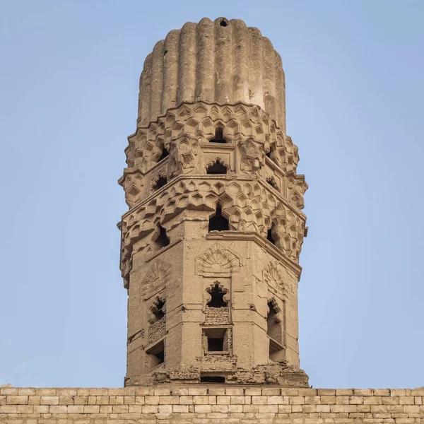 Minarete de la histórica Mezquita Al Hakim - La Mezquita Iluminada, Calle Moez, El Cairo, Egipto — Foto de Stock