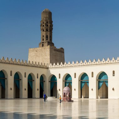 Aydınlanmış Cami olarak bilinen tarihi El Hakim Camii Minaresi, Moez Street, Eski Kahire, Mısır