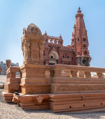 Baron Empain Sarayı, Kahire 'nin Angkor Wat kentindeki Kamboçya Hindu tapınağından esinlenilmiş tarihi bir konak.