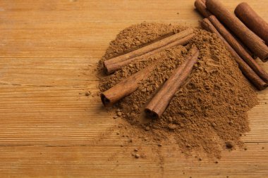 Beyaz izole bant, ölçme sarı ile kırmızı elma. Mektup fitness