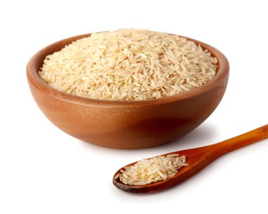 Ahşap kase ve beyaz pirinç tahta kaşıkla. Doğal ürünler, sağlıklı gıda.