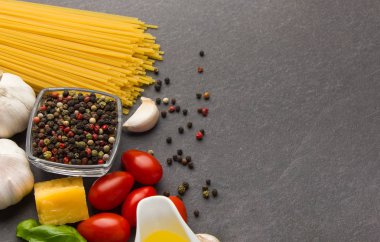 İtalyan makarna, zeytinyağı, peynir, biber, bazi