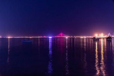 Türkiye WORLI deniz bağlantı köprüsü gece görünümü