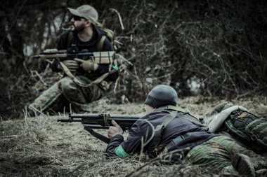 Poltava, Ukrayna - 16 Mart 2019: Oyun - İrlanda Ulusal ordu Protestanlar ve airsoft oyun, İngiliz düzenli ordu arasındaki düşmanlıklar taklidi.