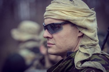 Poltava, Ukrayna - 16 Mart 2019: Oyun - İrlanda Ulusal ordu Protestanlar ve airsoft oyun, İngiliz düzenli ordu arasındaki düşmanlıklar taklidi.