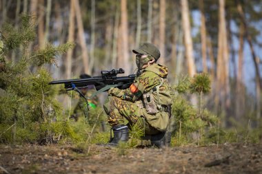 Poltava, Ukrayna - 16 Mart 2019: Oyun - İrlanda Ulusal ordu Protestanlar ve airsoft oyun, İngiliz düzenli ordu arasındaki düşmanlıklar taklidi.